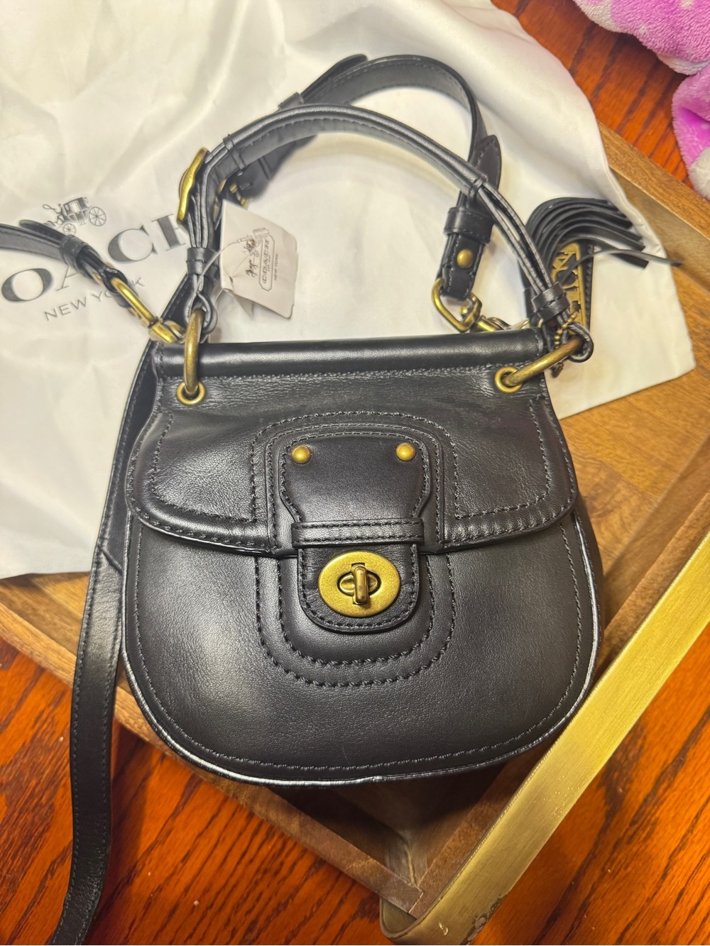 NWT Vintage Coach Black Leather Saddle Crossbody with Brass Turnlock - Picture 9 of 13